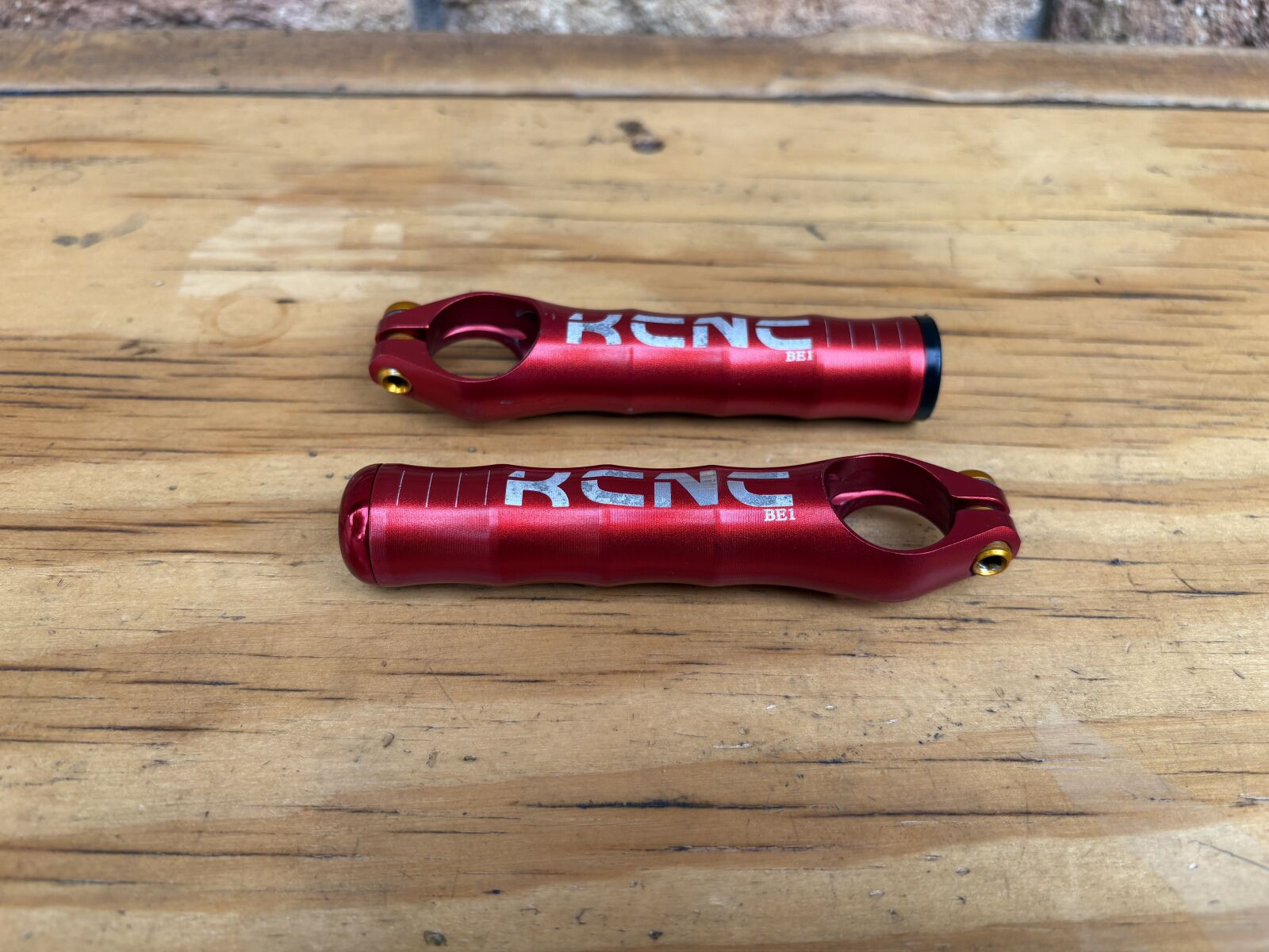 KCNC BE1 Red bar ends - Damaged
