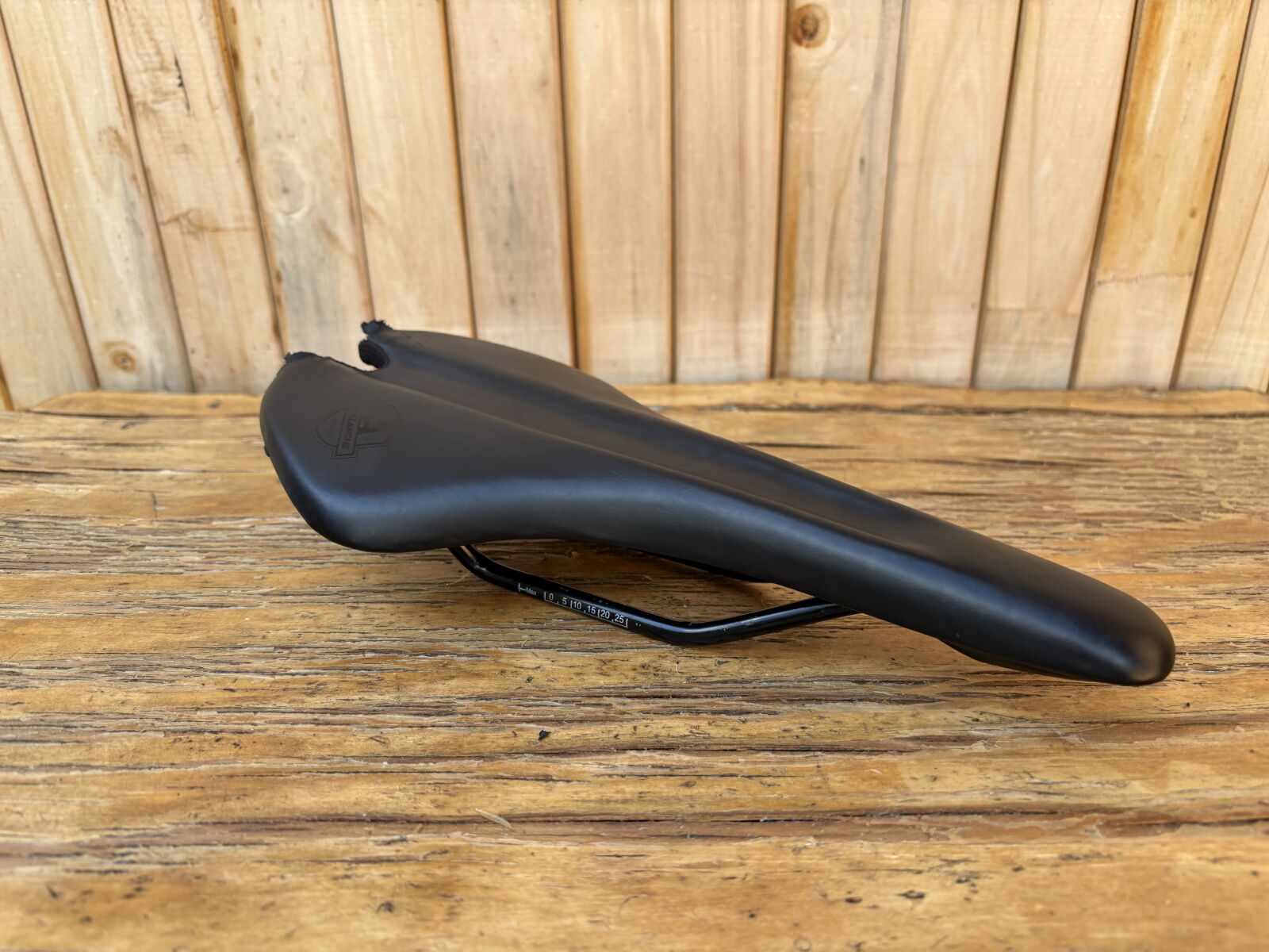 Avalanche Black Saddle 145mm