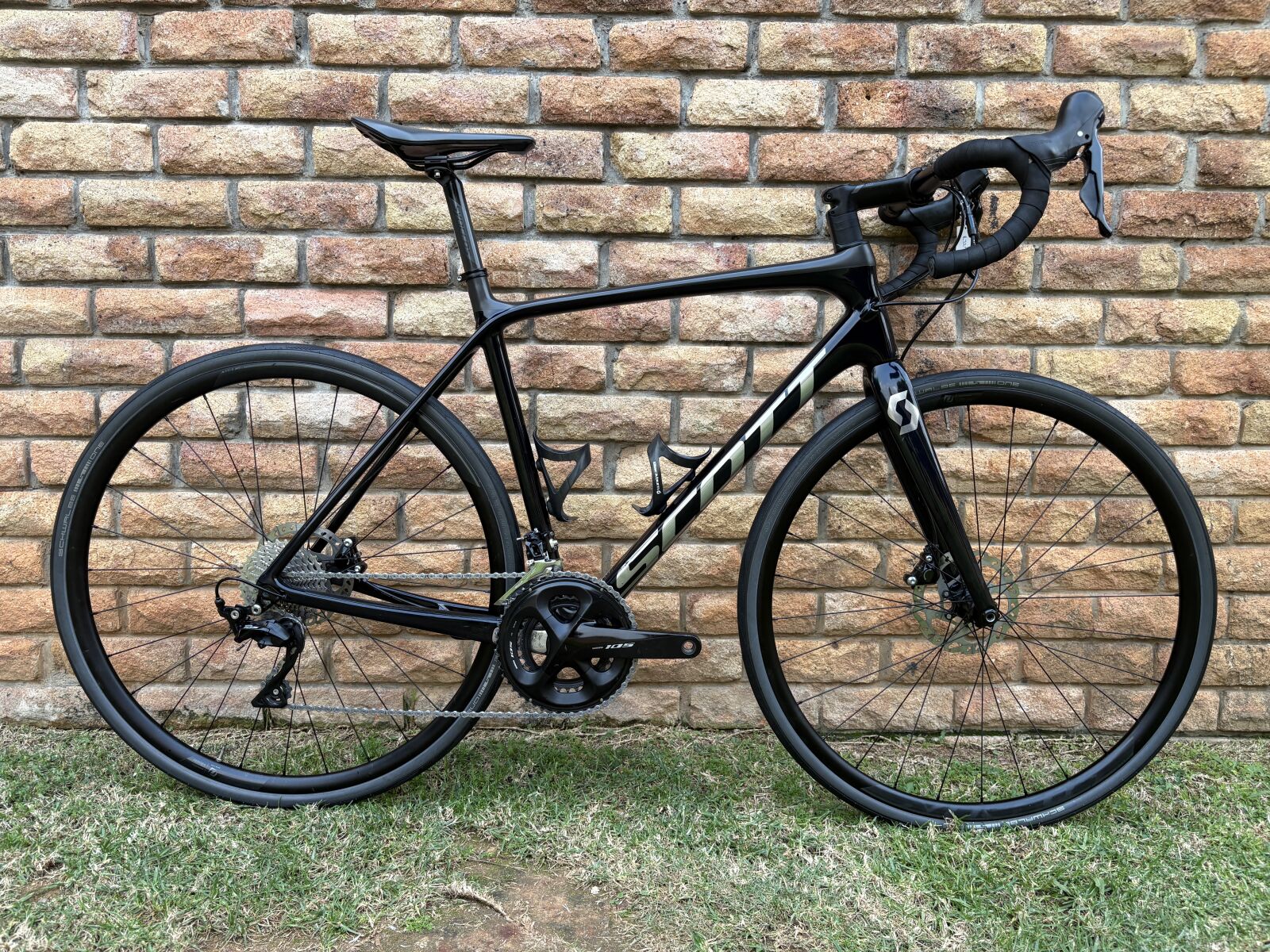 Scott Addict Carbon Fibre Disc Brake Road Bike