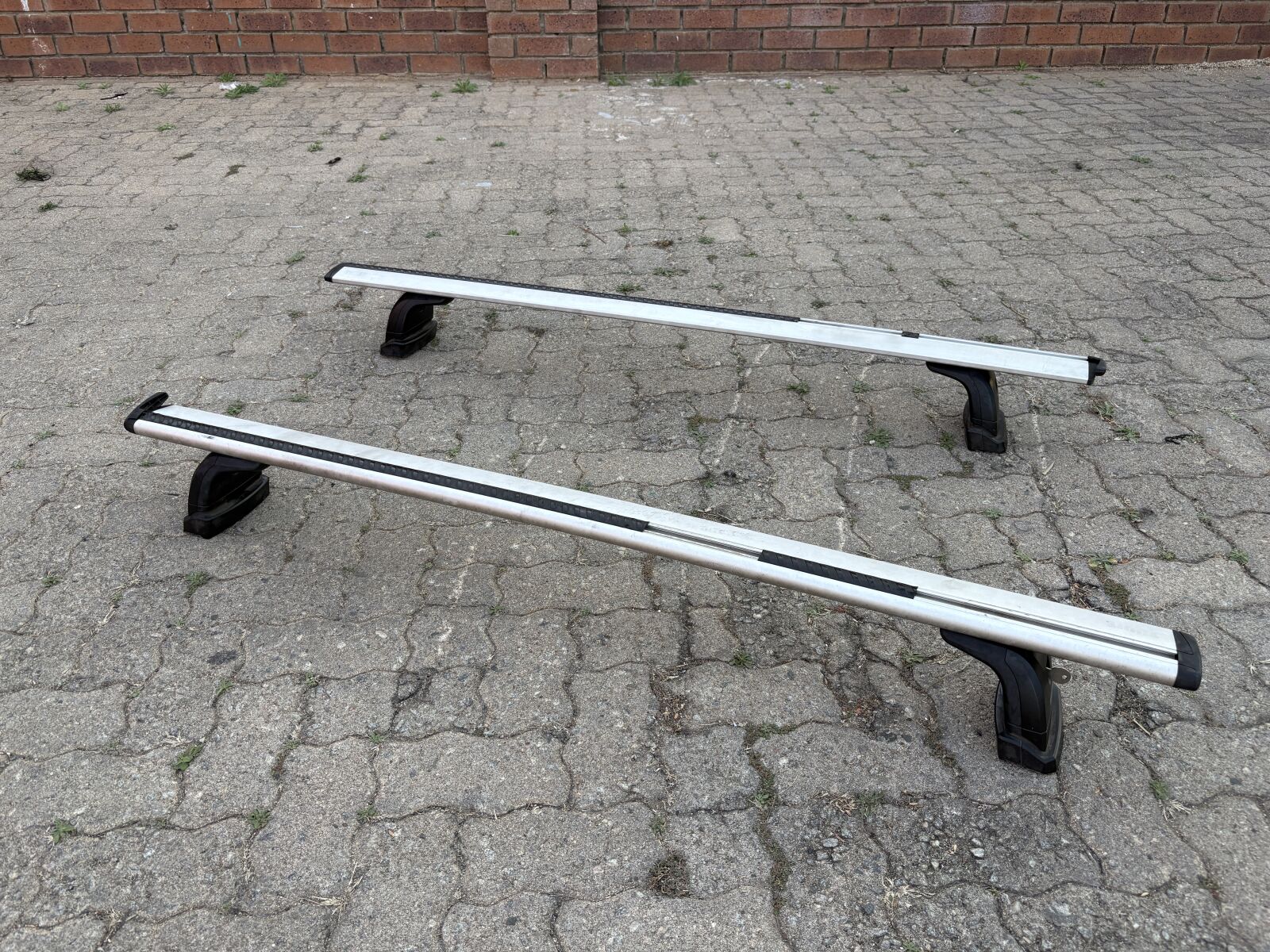 Thule WingBar Evo w/ 751 Rapid System | Roof Racks