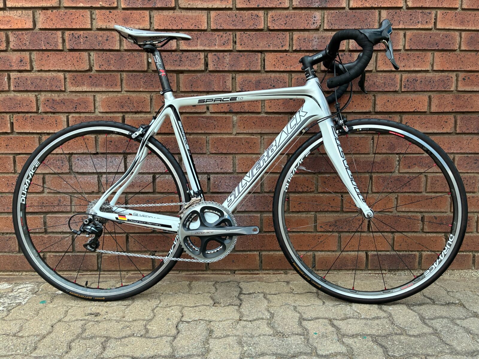 Silverback Space 1.0 Full Carbon Road Bike