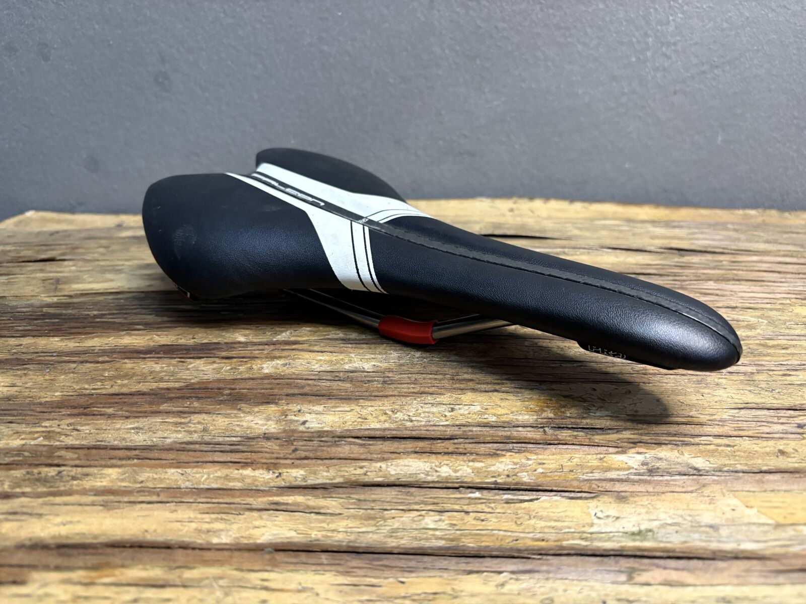PRO Falcon Saddle | 142mm Wide