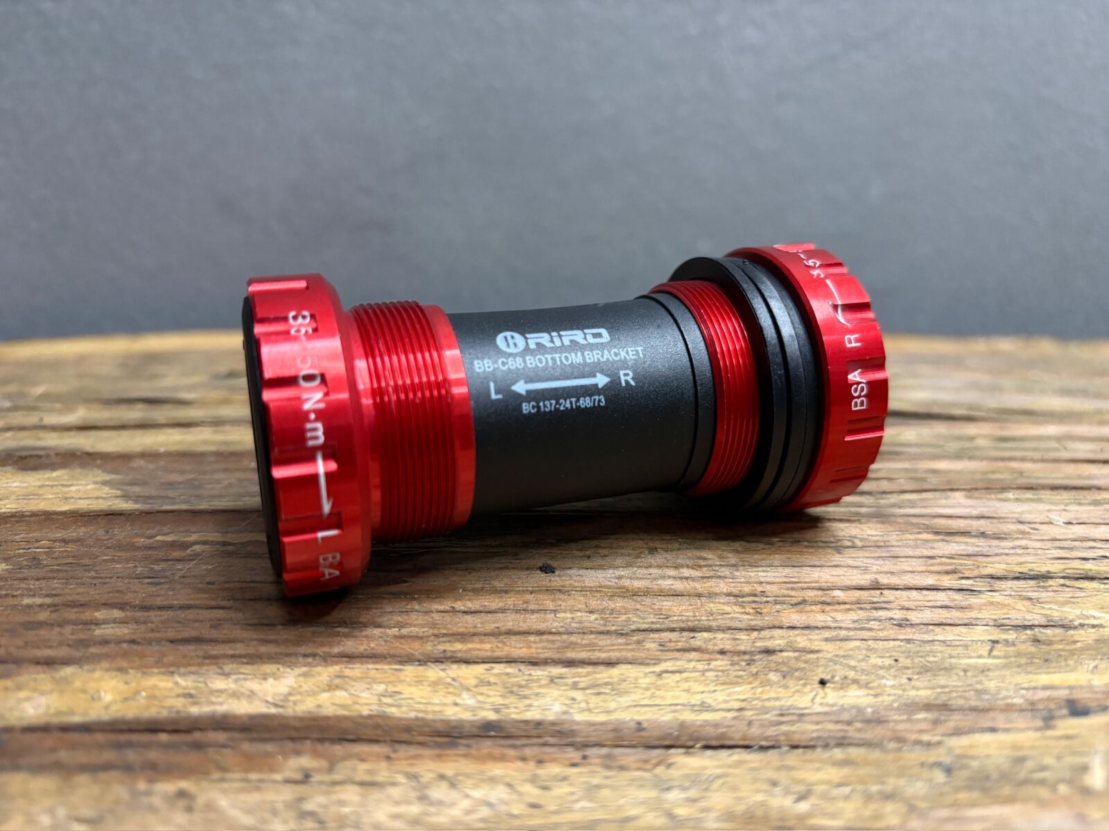 Riro BB-C68 Red Bottom Bracket
