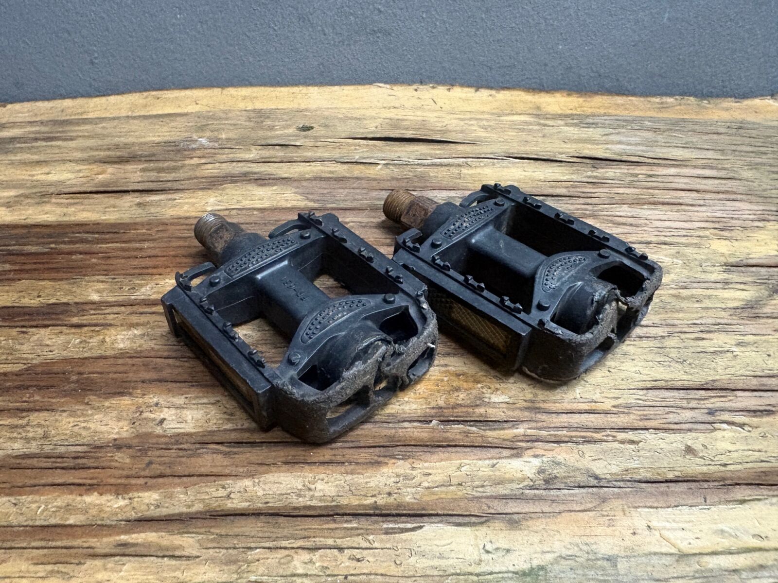 Black Flat Plastic Pedals with Reflectors