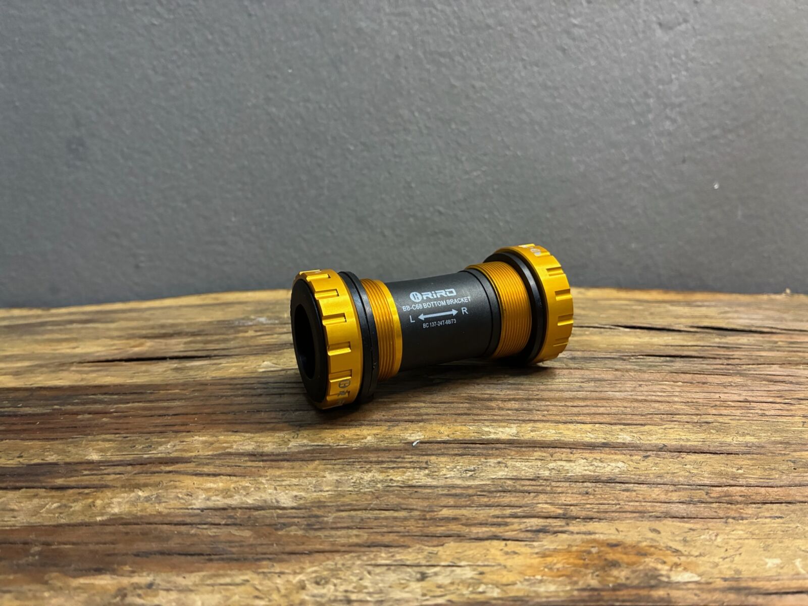 Riro BB-C68 Gold Bottom Bracket